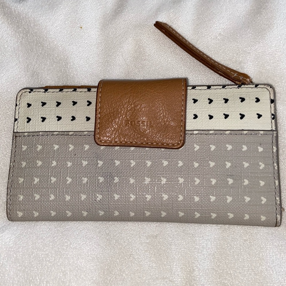 Fossil Beige Gray Canvas Heart Print Wallet with Brown Leather Trim